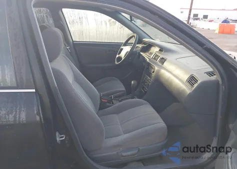 2001 Toyota Camry Le z USA, uszkodzony, nr VIN JT2BG22K410586565